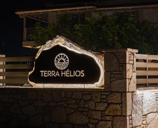 Terra Hélios Suites & Studios