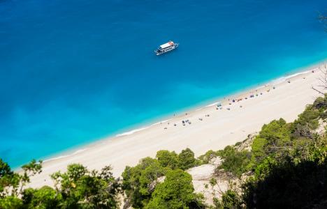 Εγκρεμνοί: Η εντυπωσιακή παραλία της Λευκάδας που θα σας μείνει αξέχαστη