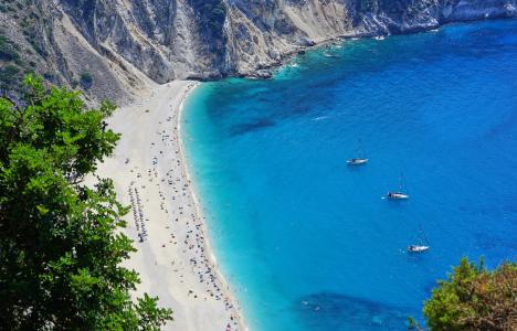 Οι 14 μαγευτικές παραλίες της Ελλάδας που ξεχωρίζει το Lonely Planet