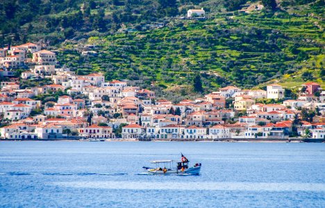 Λίγο καλοκαίρι ακόμα: 6 παραθαλάσσιες αποδράσεις κοντά στην Αθήνα