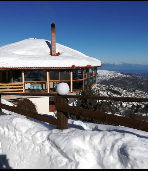 Ταβέρνα Ορίζοντες: Παραδοσιακές γεύσεις με υπέροχη θέα στα Τρίκαλα Κορινθίας