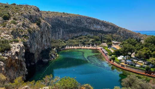 Λίμνη Βουλιαγμένης: Ο απόλυτος προορισμός για τον Αύγουστο στην Αθηναϊκή Ριβιέρα