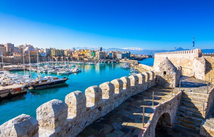 Κρήτη: Εως τα μέσα Απριλίου θα έχουν ανοίξει όλα τα ξενοδοχεία του νησιού