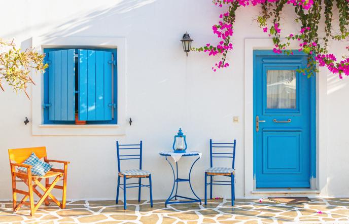 Airbnb: Αυτά τα μέρη επιλέγουν για διακοπές φέτος το καλοκαίρι οι Έλληνες