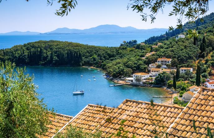 Conde Nast Traveller: Αυτά τα δύο ελληνικά νησιά είναι ιδανικά για διακοπές τον Σεπτέμβριο